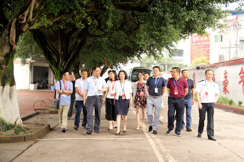 郭捷副市长一行在更生考点巡考 (2).JPG