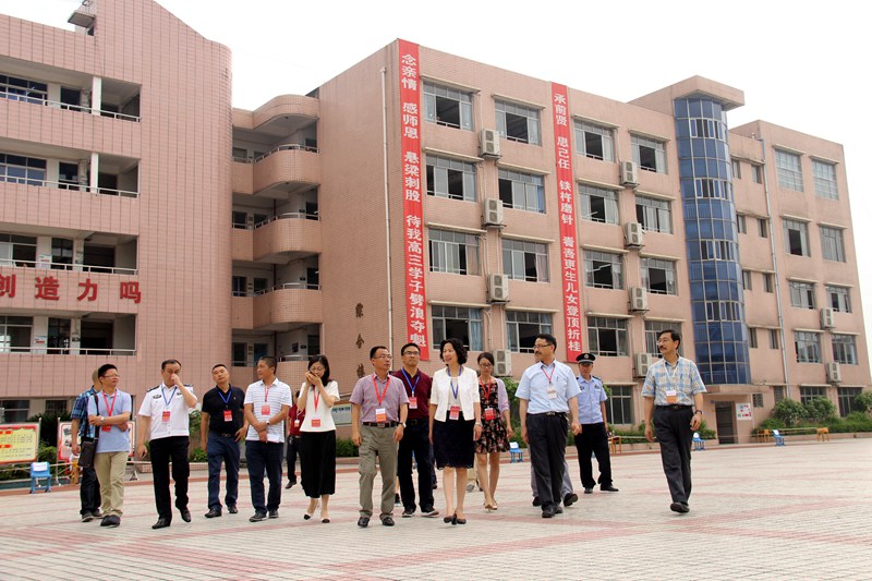 郭捷副市长一行在更生考点巡考 (7).JPG