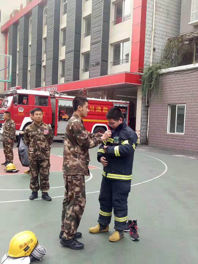 1542784383417932.jpg 1049435930.jpg